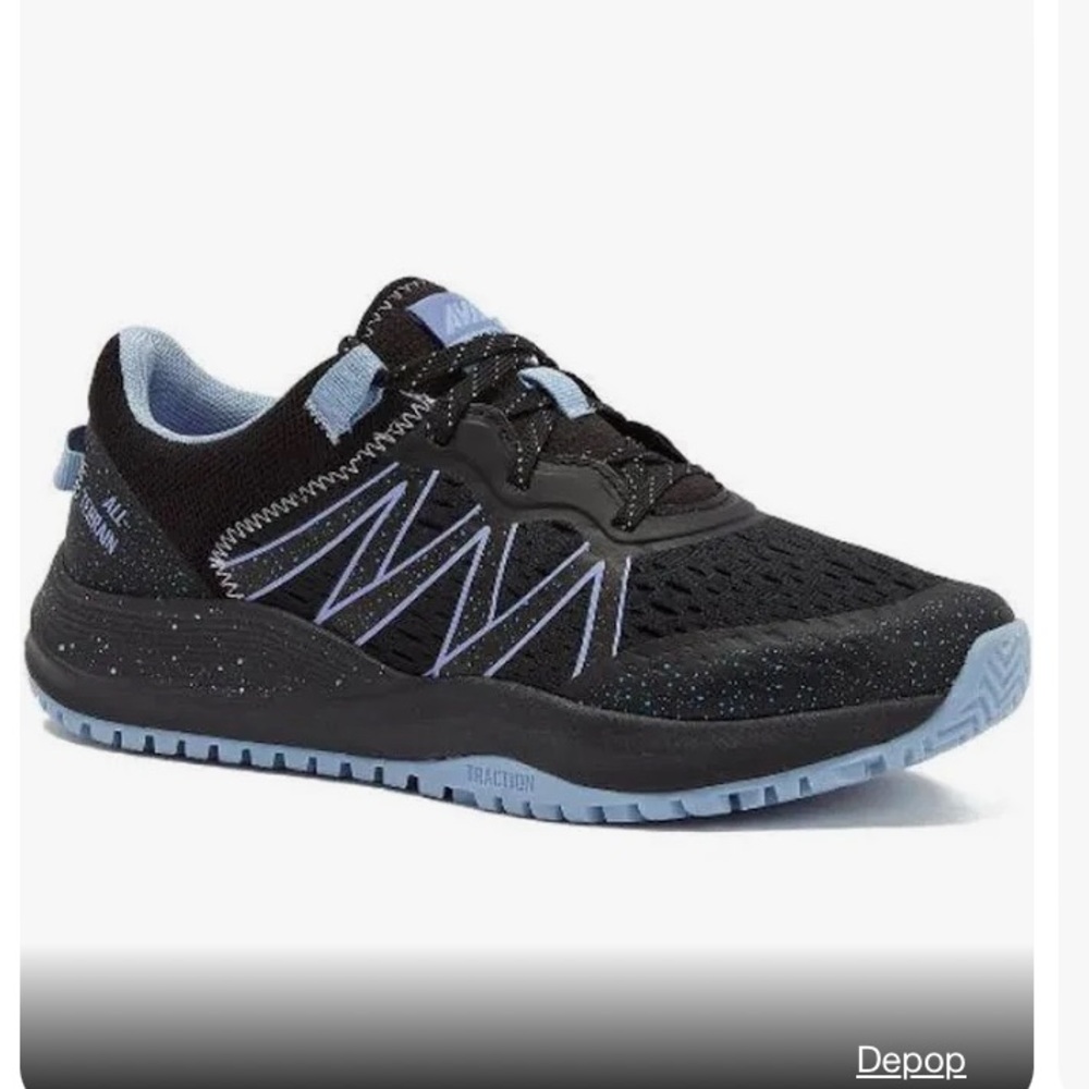 NWTS Avia women’s black sneakers